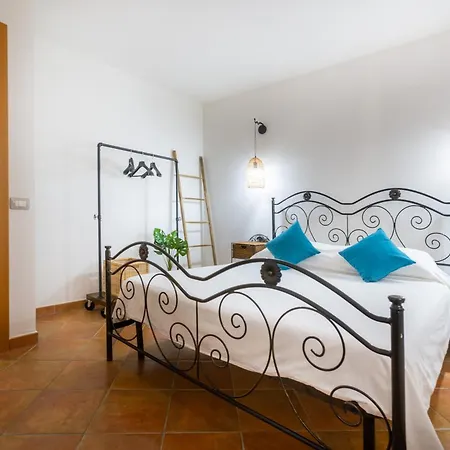 Aetos With Shared Swimming Pool - Hill Apartment Porto Pino